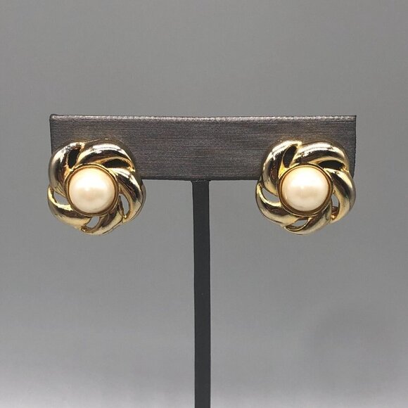 3/$30 Vintage Clip On Earrings Faux Pearl Gold Tone Cabochon Stud Estate 1" - Picture 3 of 9
